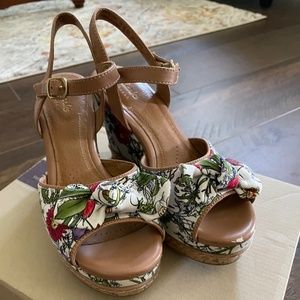 Clarks flower wedges